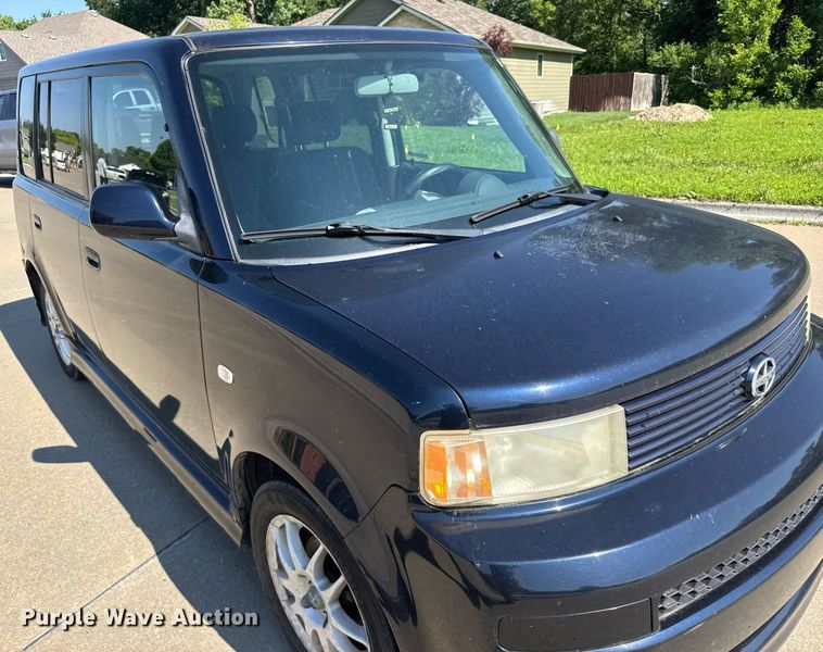 image for item EG6589 2005 Toyota Scion XB SUV