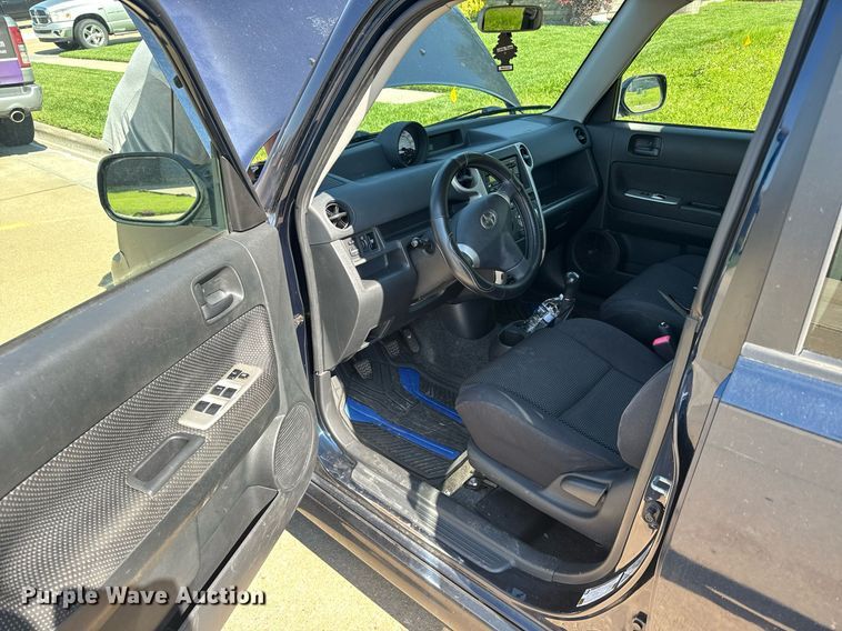 image for item EG6589 2005 Toyota Scion XB SUV