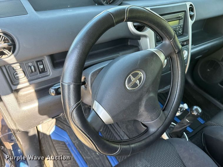 image for item EG6589 2005 Toyota Scion XB SUV