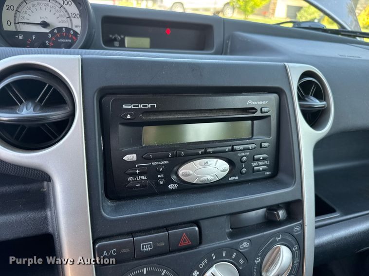 image for item EG6589 2005 Toyota Scion XB SUV