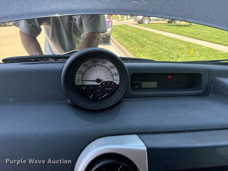 image for item EG6589 2005 Toyota Scion XB SUV