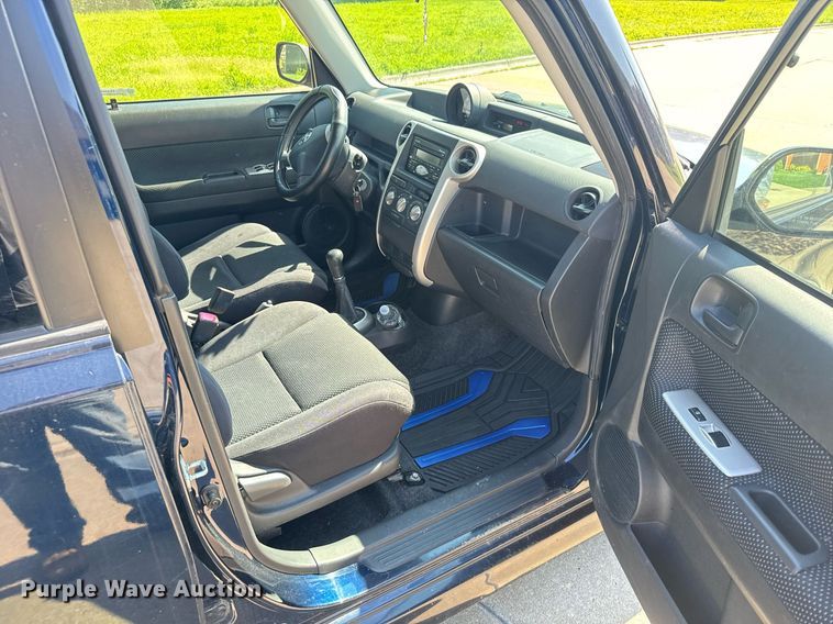 image for item EG6589 2005 Toyota Scion XB SUV