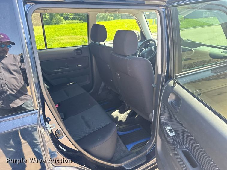 image for item EG6589 2005 Toyota Scion XB SUV