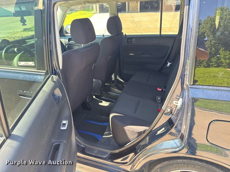 image for item EG6589 2005 Toyota Scion XB SUV