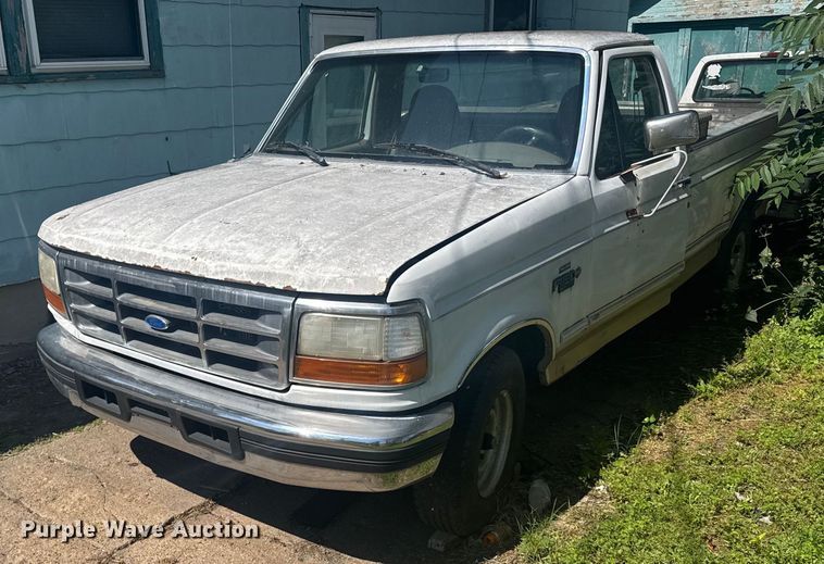 image for item EG6592 1996 Ford F150 pickup truck