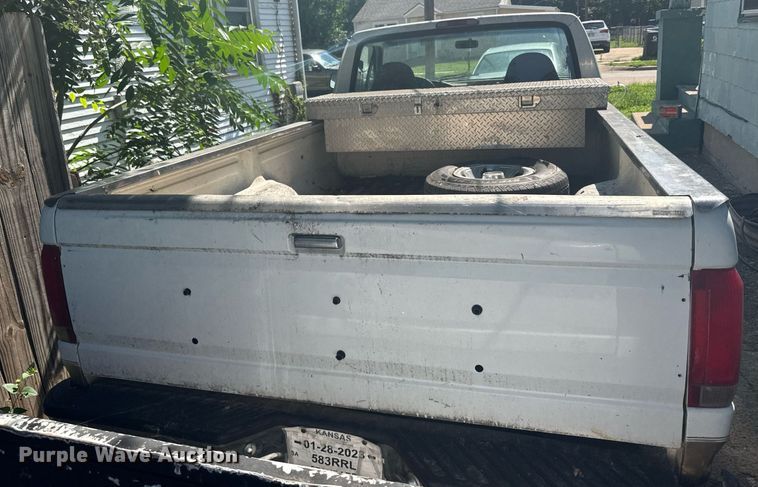 image for item EG6592 1996 Ford F150 pickup truck