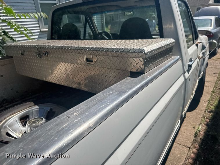 image for item EG6592 1996 Ford F150 pickup truck