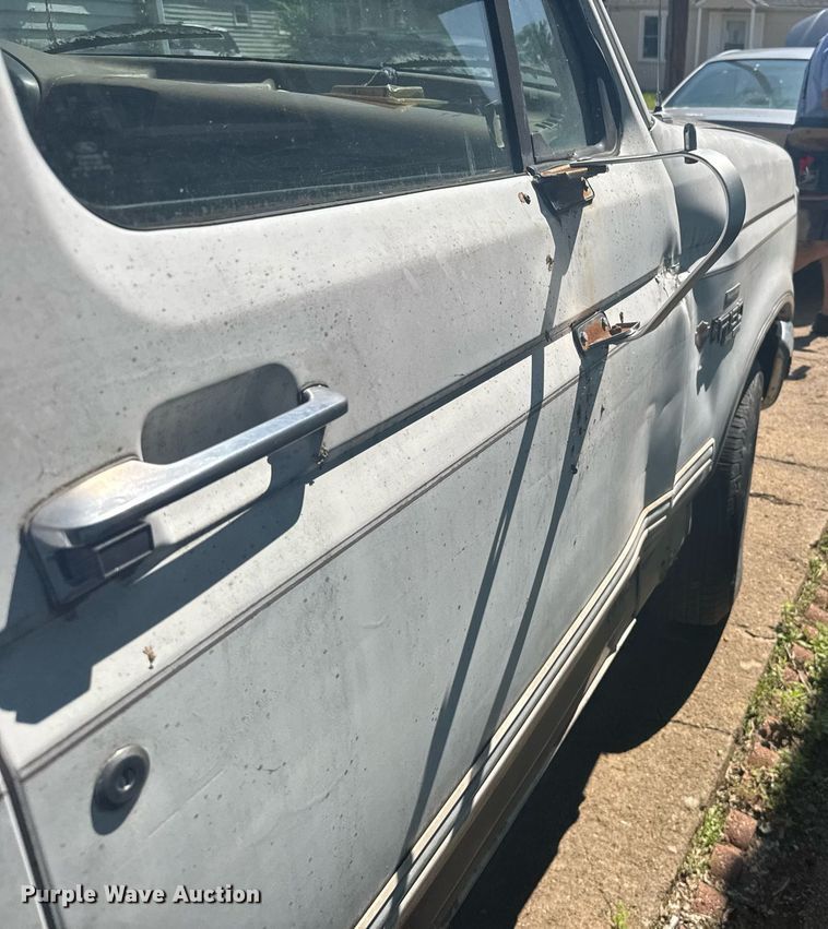 image for item EG6592 1996 Ford F150 pickup truck