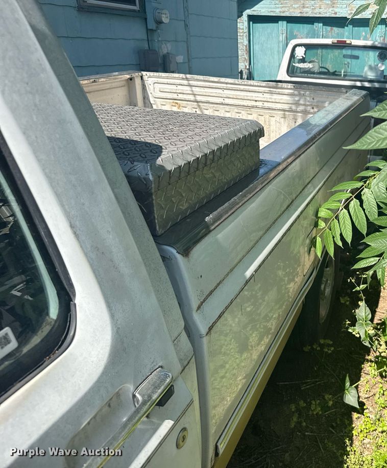 image for item EG6592 1996 Ford F150 pickup truck