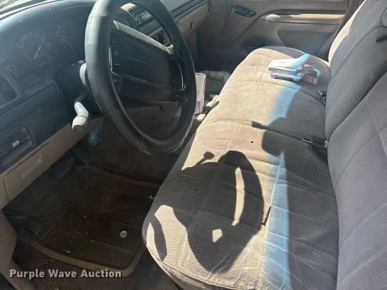 image for item EG6592 1996 Ford F150 pickup truck