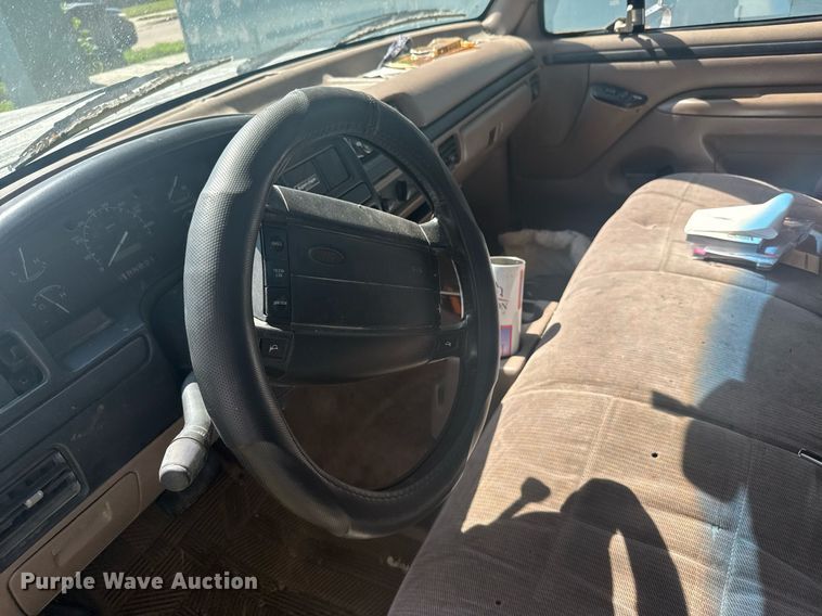 image for item EG6592 1996 Ford F150 pickup truck