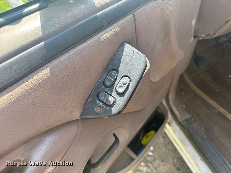 image for item EG6592 1996 Ford F150 pickup truck