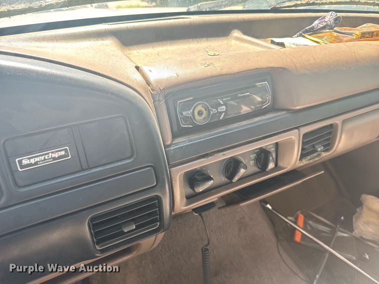 image for item EG6592 1996 Ford F150 pickup truck