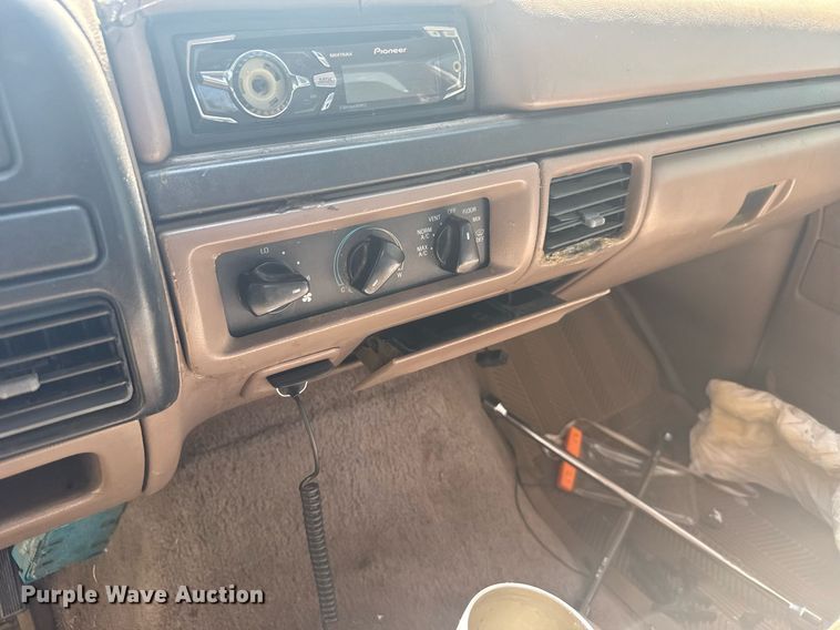 image for item EG6592 1996 Ford F150 pickup truck