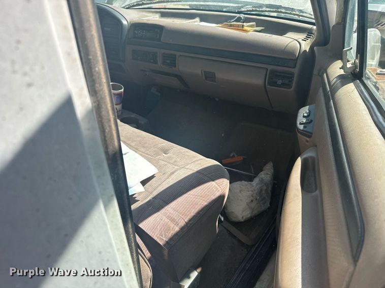 image for item EG6592 1996 Ford F150 pickup truck