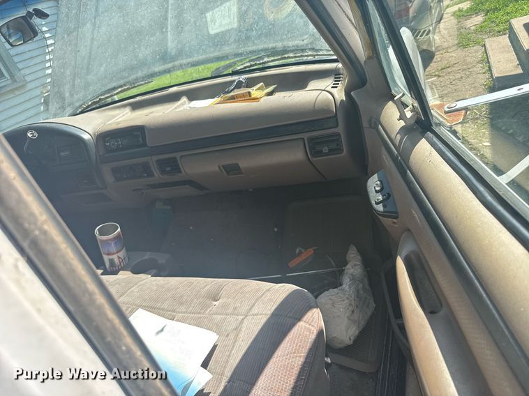 image for item EG6592 1996 Ford F150 pickup truck