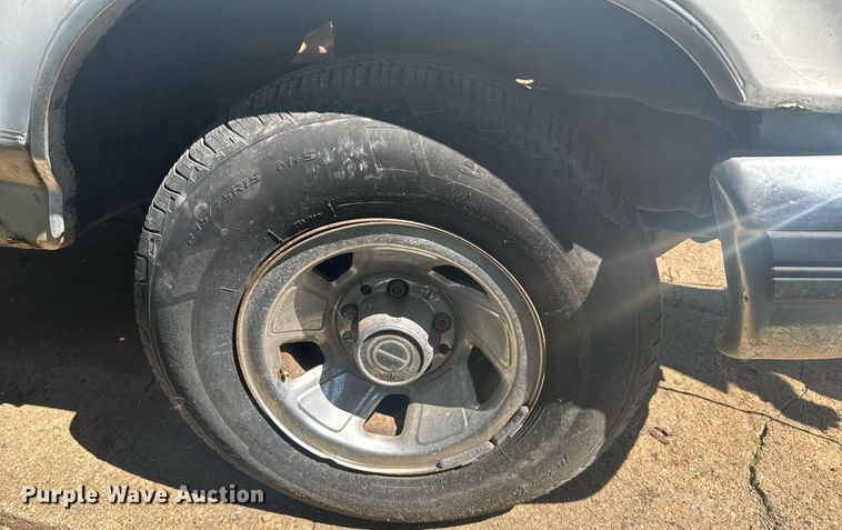 image for item EG6592 1996 Ford F150 pickup truck