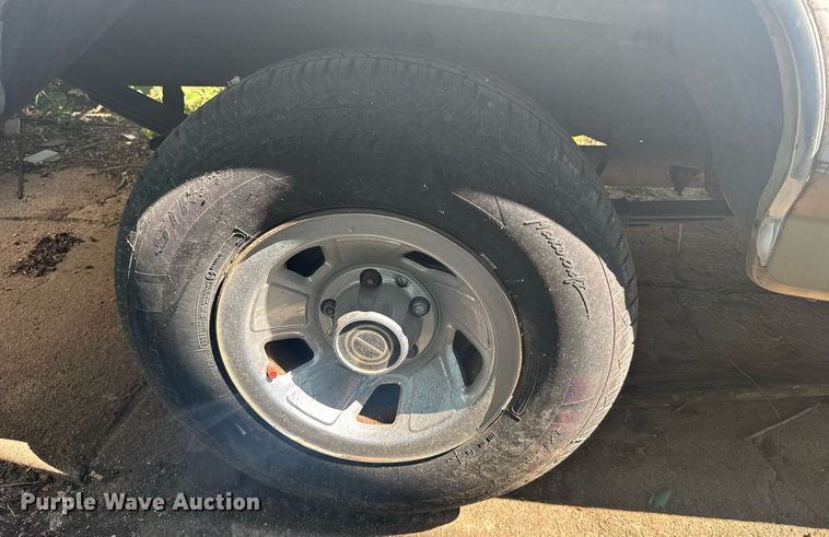 image for item EG6592 1996 Ford F150 pickup truck