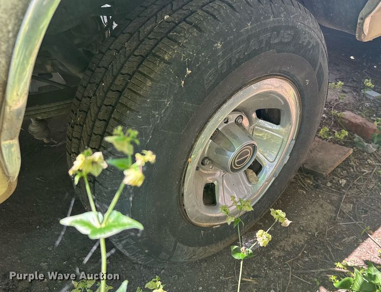 image for item EG6592 1996 Ford F150 pickup truck