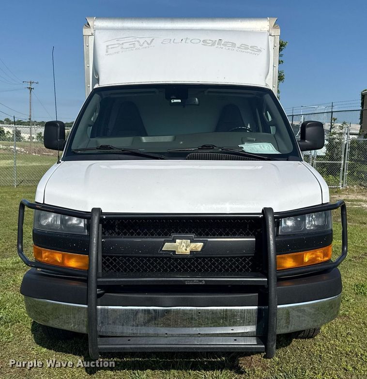 image for item EG8075 2019 Chevrolet Express 3500 box truck