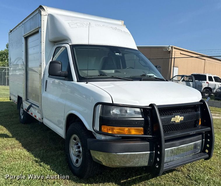 image for item EG8075 2019 Chevrolet Express 3500 box truck