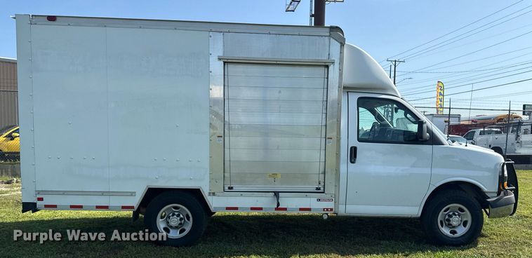 image for item EG8075 2019 Chevrolet Express 3500 box truck