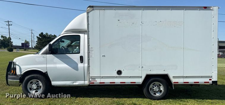 image for item EG8075 2019 Chevrolet Express 3500 box truck