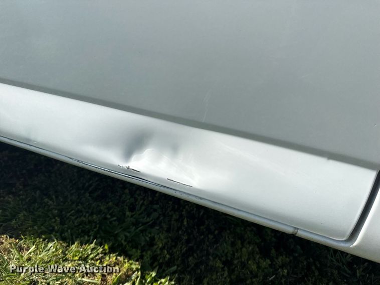 image for item EG8075 2019 Chevrolet Express 3500 box truck