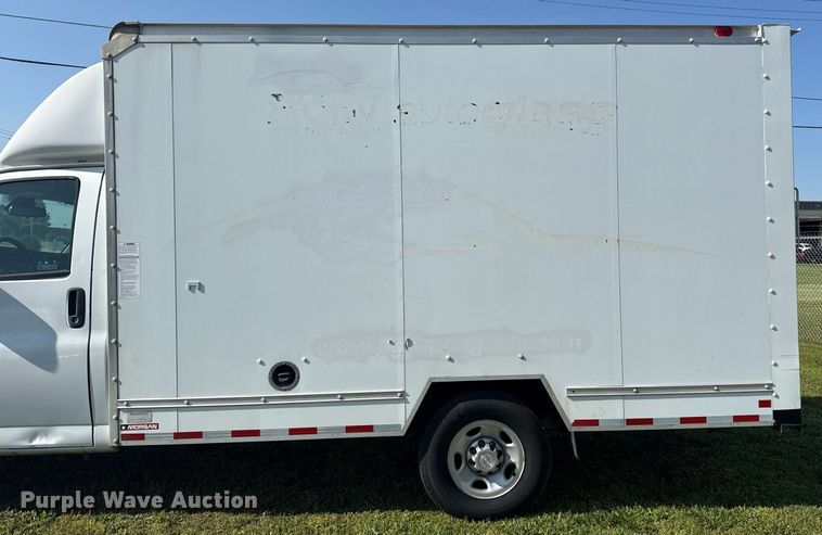image for item EG8075 2019 Chevrolet Express 3500 box truck