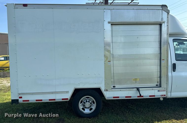 image for item EG8075 2019 Chevrolet Express 3500 box truck