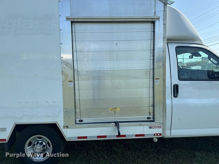 image for item EG8075 2019 Chevrolet Express 3500 box truck