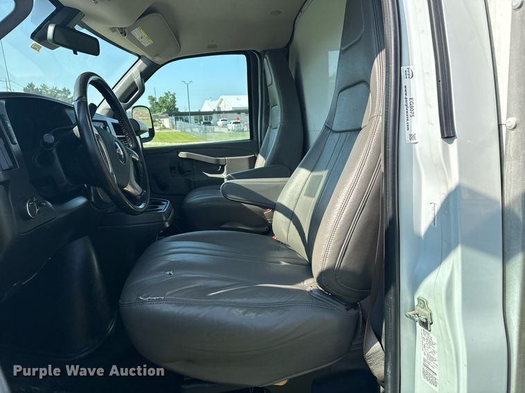 image for item EG8075 2019 Chevrolet Express 3500 box truck