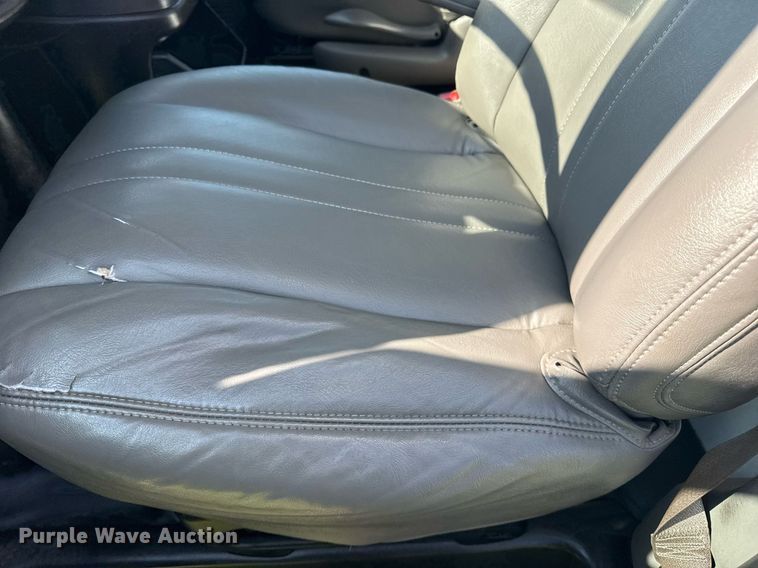 image for item EG8075 2019 Chevrolet Express 3500 box truck