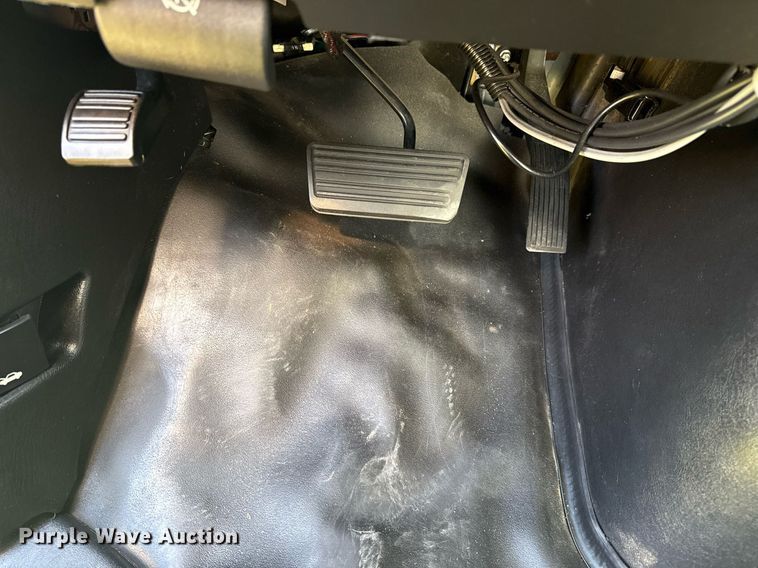 image for item EG8075 2019 Chevrolet Express 3500 box truck