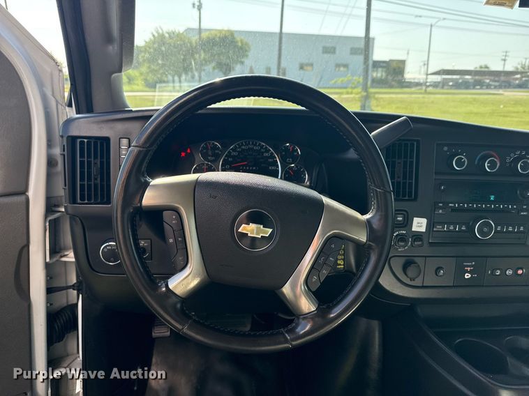 image for item EG8075 2019 Chevrolet Express 3500 box truck