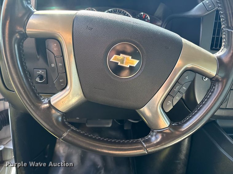 image for item EG8075 2019 Chevrolet Express 3500 box truck