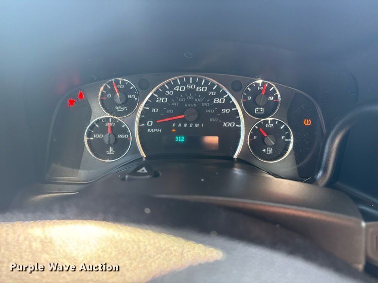 image for item EG8075 2019 Chevrolet Express 3500 box truck