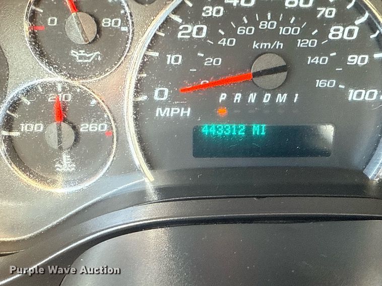 image for item EG8075 2019 Chevrolet Express 3500 box truck