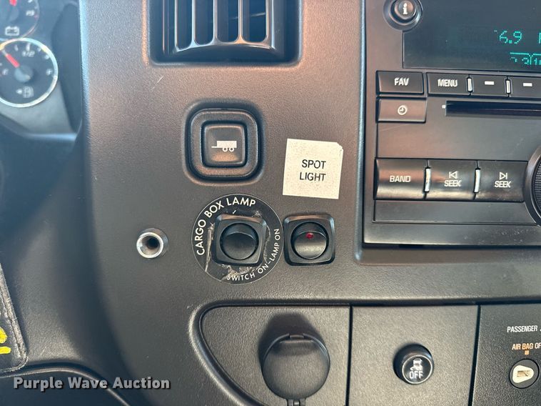 image for item EG8075 2019 Chevrolet Express 3500 box truck