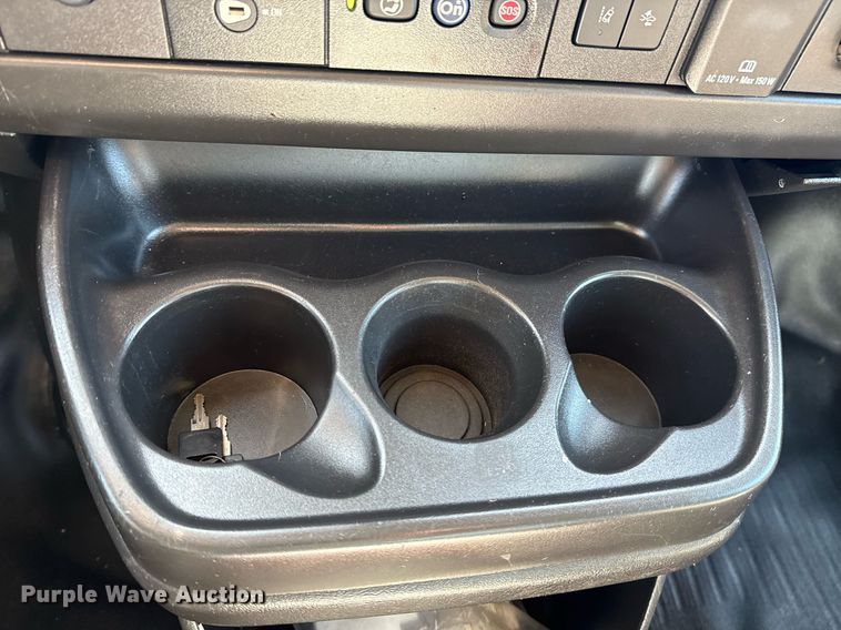 image for item EG8075 2019 Chevrolet Express 3500 box truck