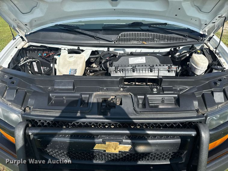 image for item EG8075 2019 Chevrolet Express 3500 box truck