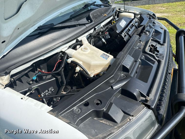 image for item EG8075 2019 Chevrolet Express 3500 box truck