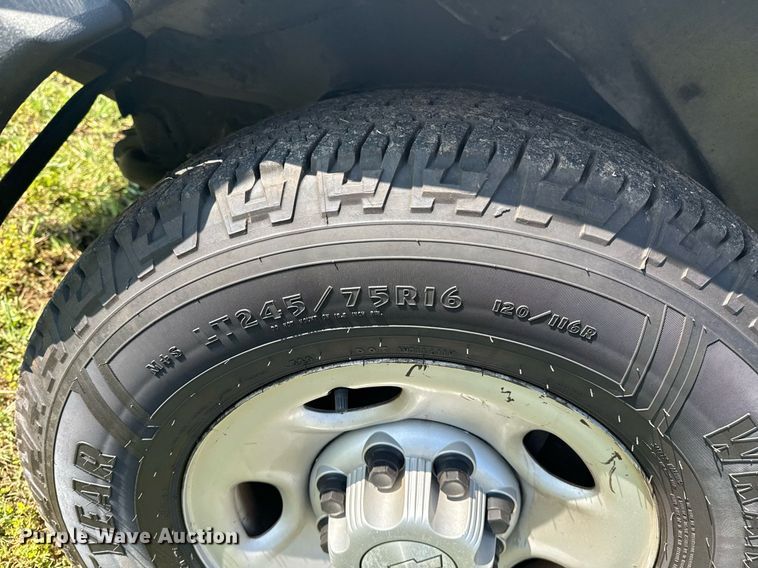 image for item EG8075 2019 Chevrolet Express 3500 box truck