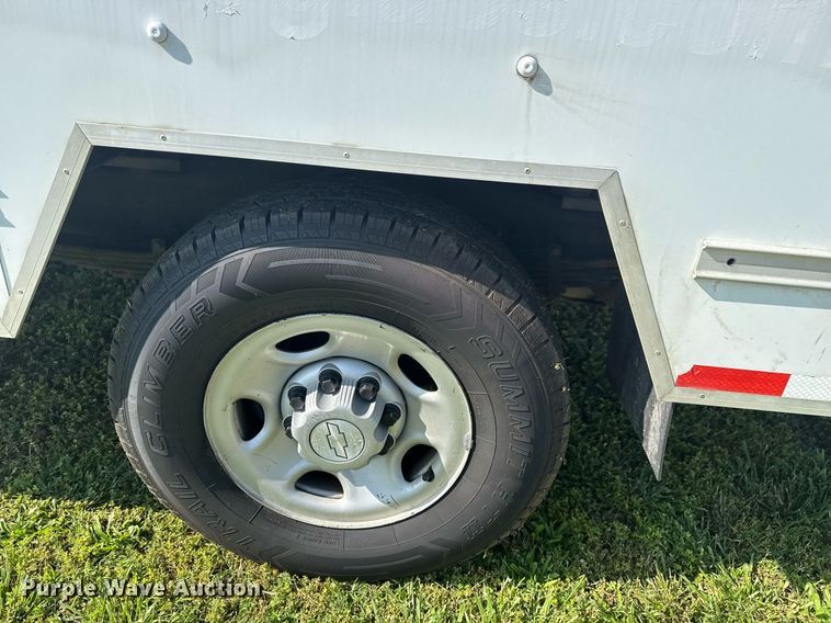 image for item EG8075 2019 Chevrolet Express 3500 box truck