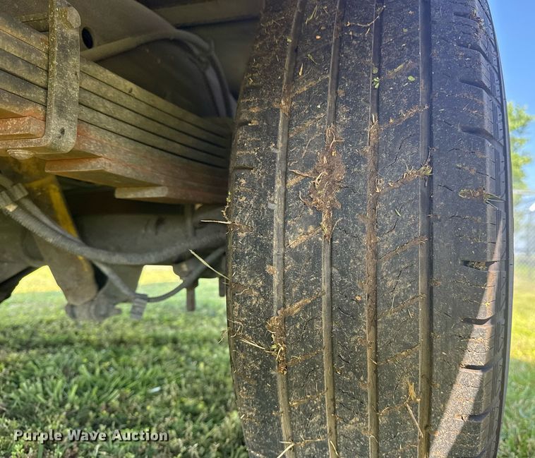 image for item EG8075 2019 Chevrolet Express 3500 box truck