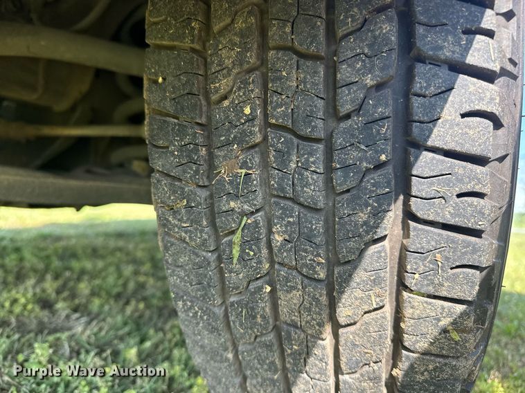 image for item EG8075 2019 Chevrolet Express 3500 box truck