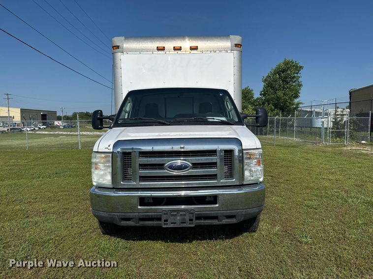 image for item EG8076 2011 Ford E350 Super Duty box truck