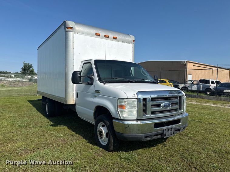 image for item EG8076 2011 Ford E350 Super Duty box truck