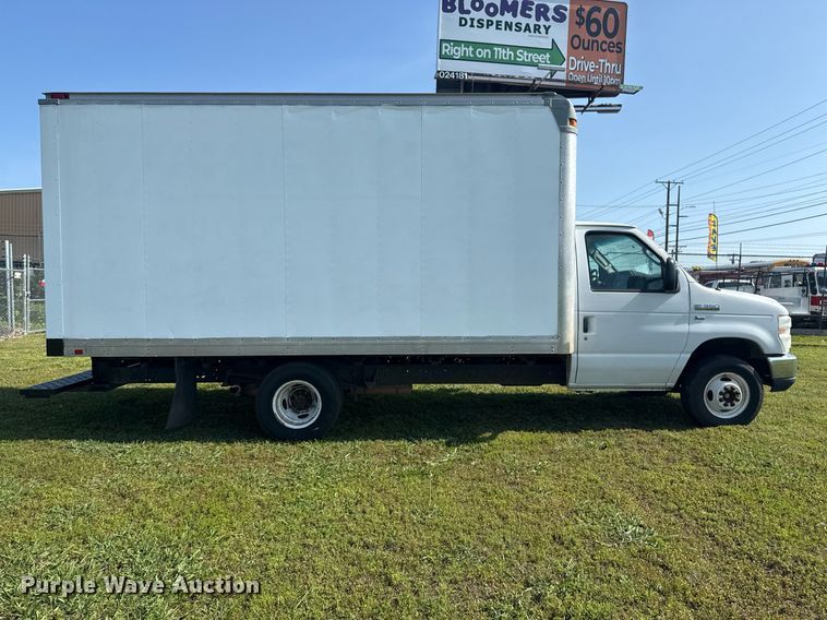 image for item EG8076 2011 Ford E350 Super Duty box truck