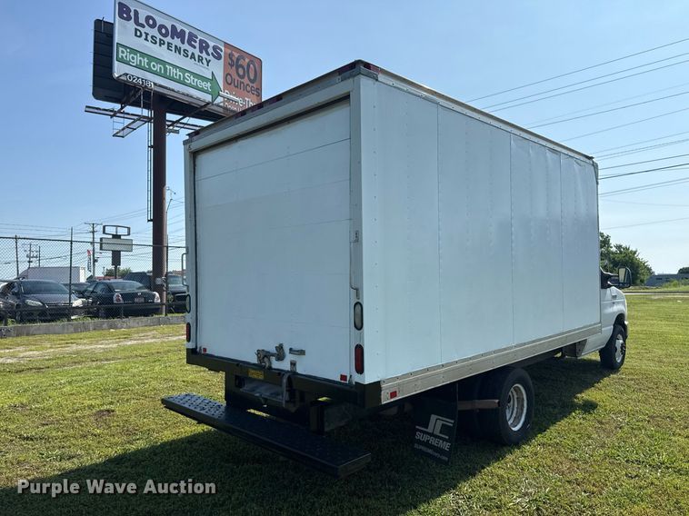 image for item EG8076 2011 Ford E350 Super Duty box truck